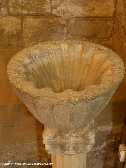 PILA BENDITERA DEL XVII